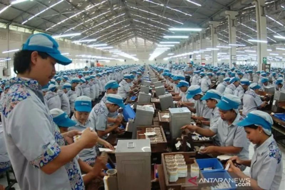 Indonesia to base 2026 minimum wage formula on decent living standards