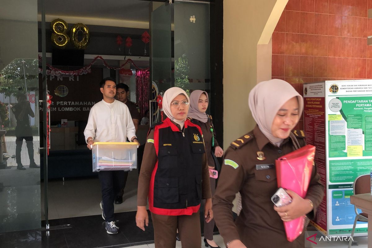 Kejaksaan geledah kantor Pertanahan Lombok Barat