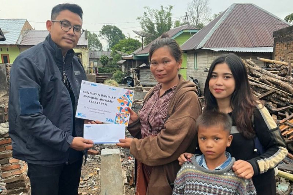 Nasabah Mekaar PT PNM terima bantuan sosial kebakaran