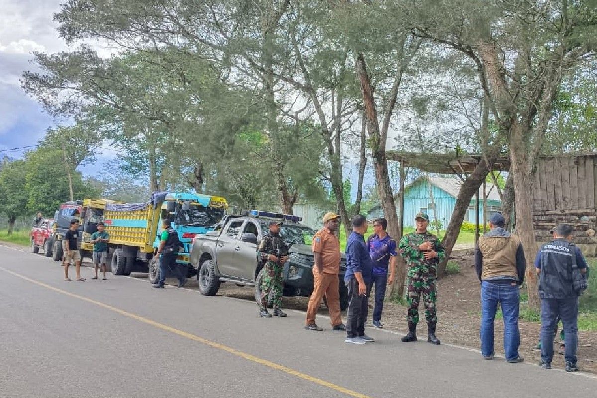 Kodim 1702 Jayawijaya kawal bantuan Kemensos untuk pengungsi Elelim