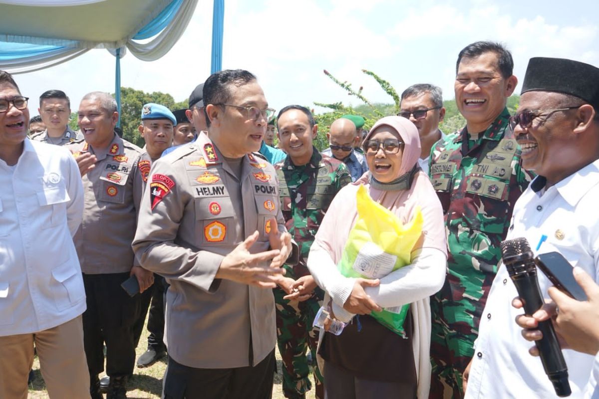 Polda Lampung salurkan 413.990 kg beras untuk masyarakat