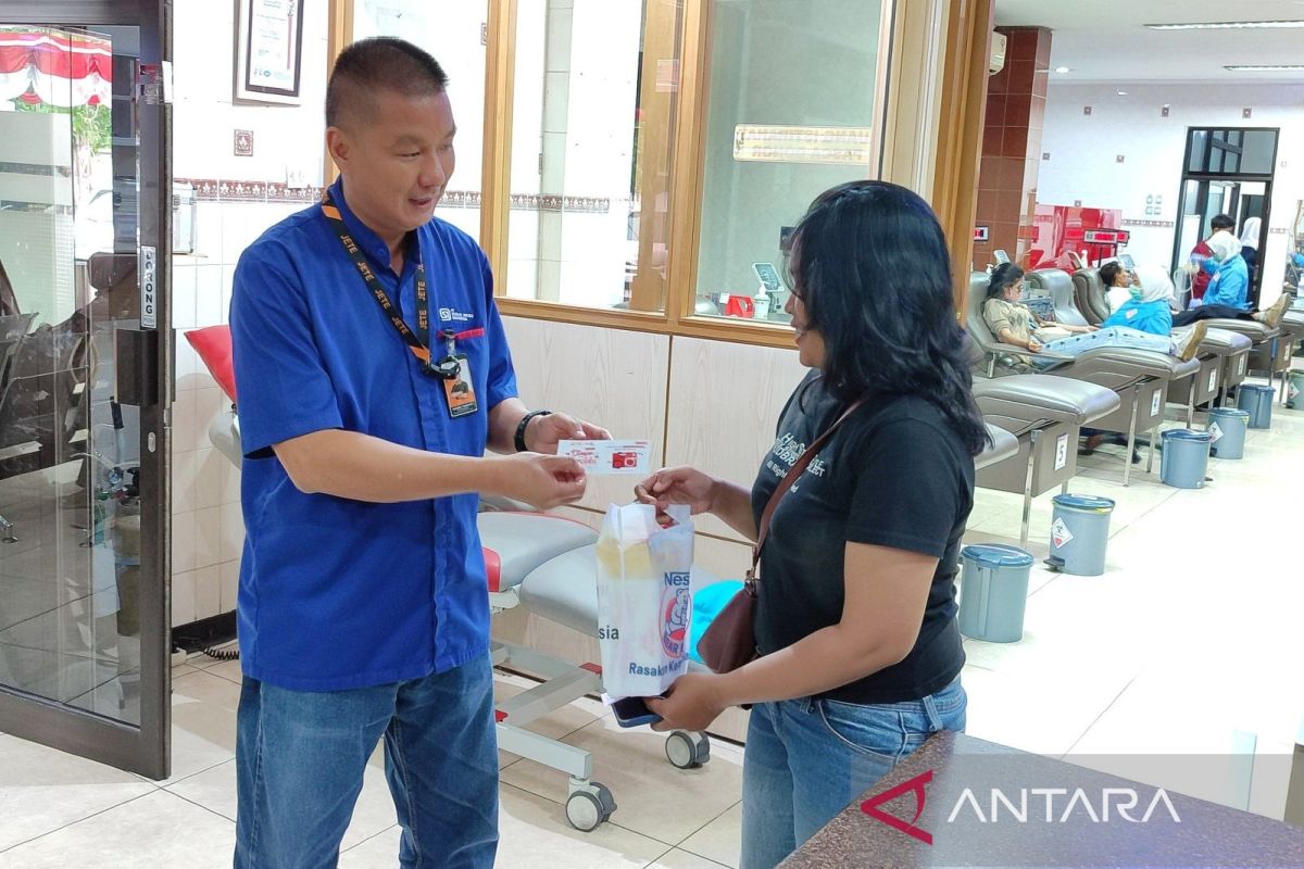 Perusahaan elektronik bagikan 10 ribu headset untuk pendonor darah