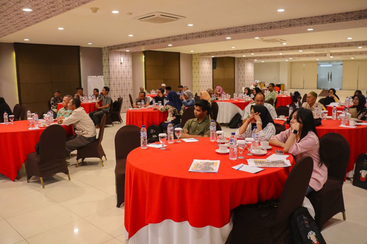 Pemilik toko di Mataram diedukasi terkait rokok ilegal