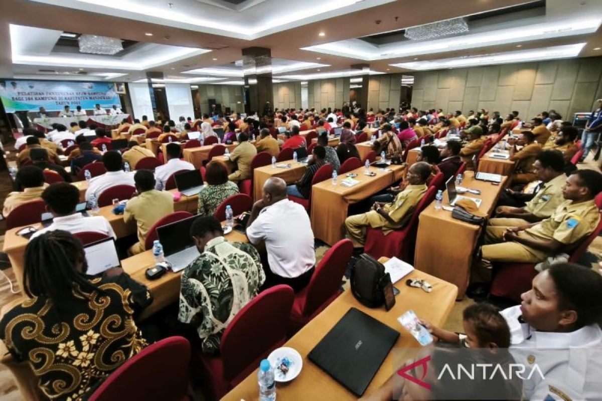 Manokwari tingkatkan kapasitas aparat kampung susun RPJM