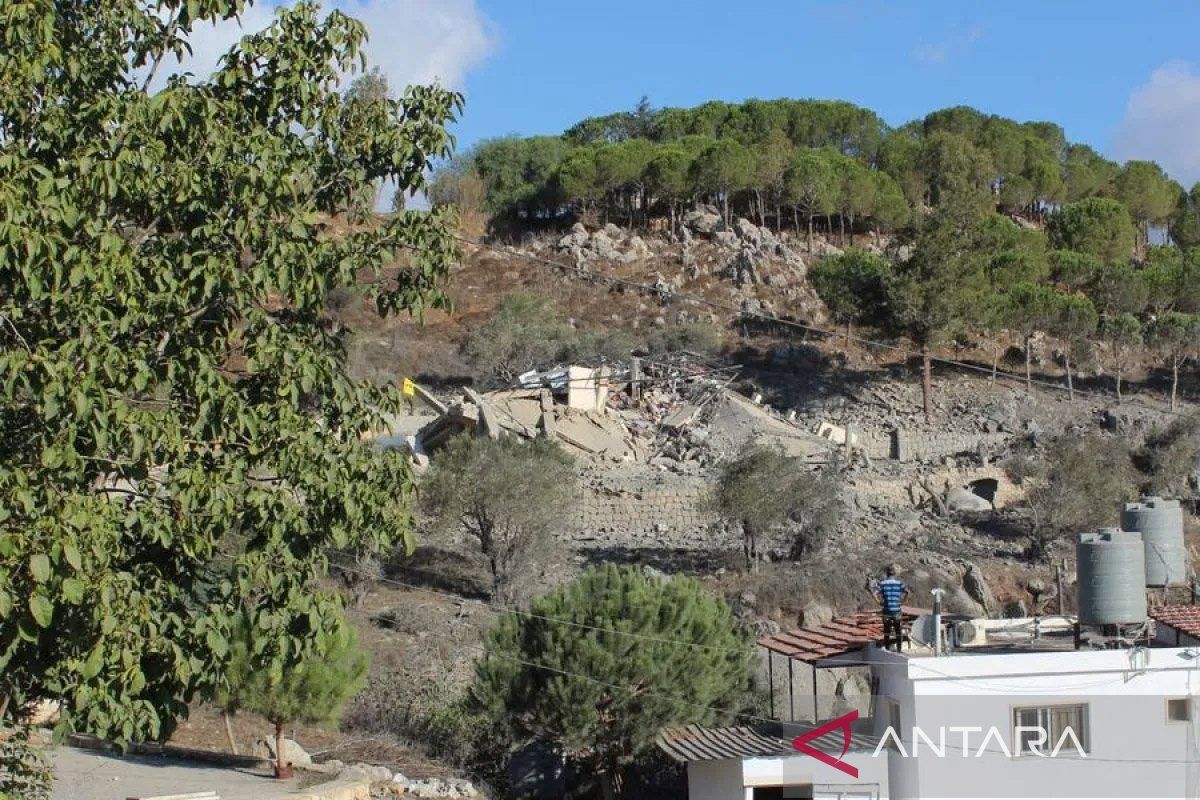 Warga Lebanon bangun kembali kehidupan di bawah bayangan serangan