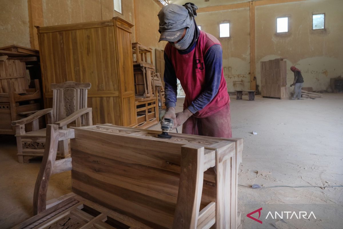 Deputy minister urges RI's exporters to tap new markets amid shifts