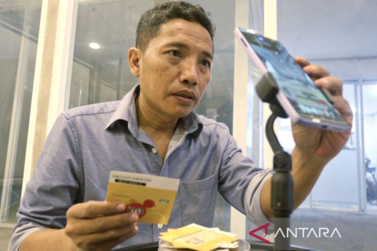 Pedagang asal Surabaya raih jutaan rupiah dengan manfaatkan live medsos