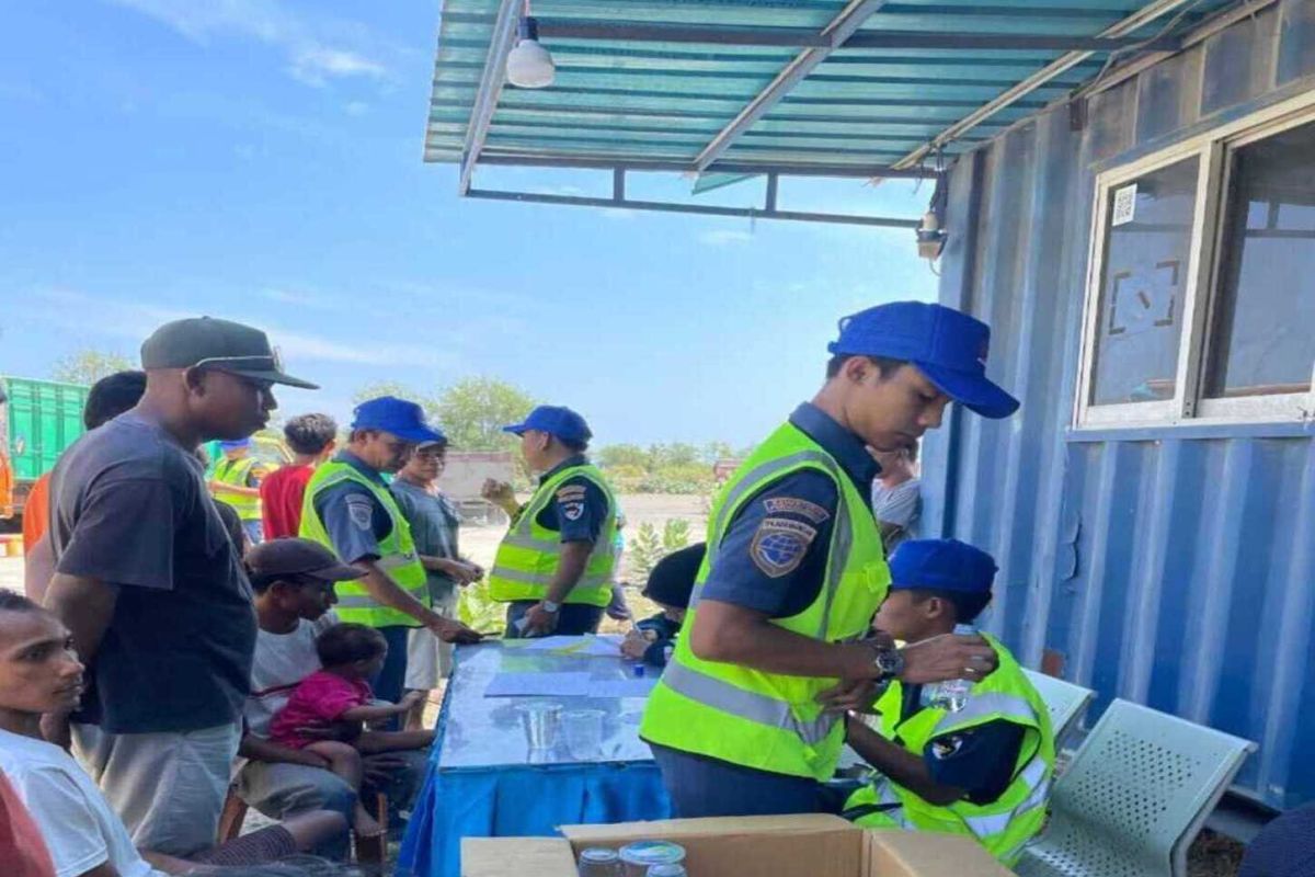 KSOP Badas bersama aparat gabungan tertibkan truk di kawasan pelabuhan