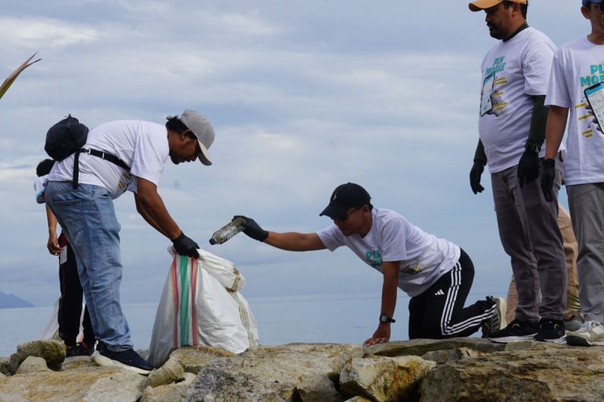 PLN UP3 Sofifi beraama Pemprov Malut bersinergi Sukseskan World Cleanup Day 2025