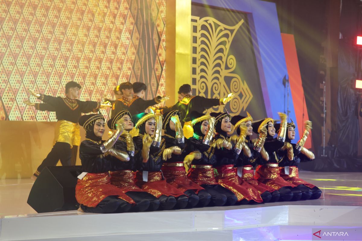 Kolosal ratoh jaroe hingga pagelaran busana Islami semarakkan opening Meuseuraya Festival 2025
