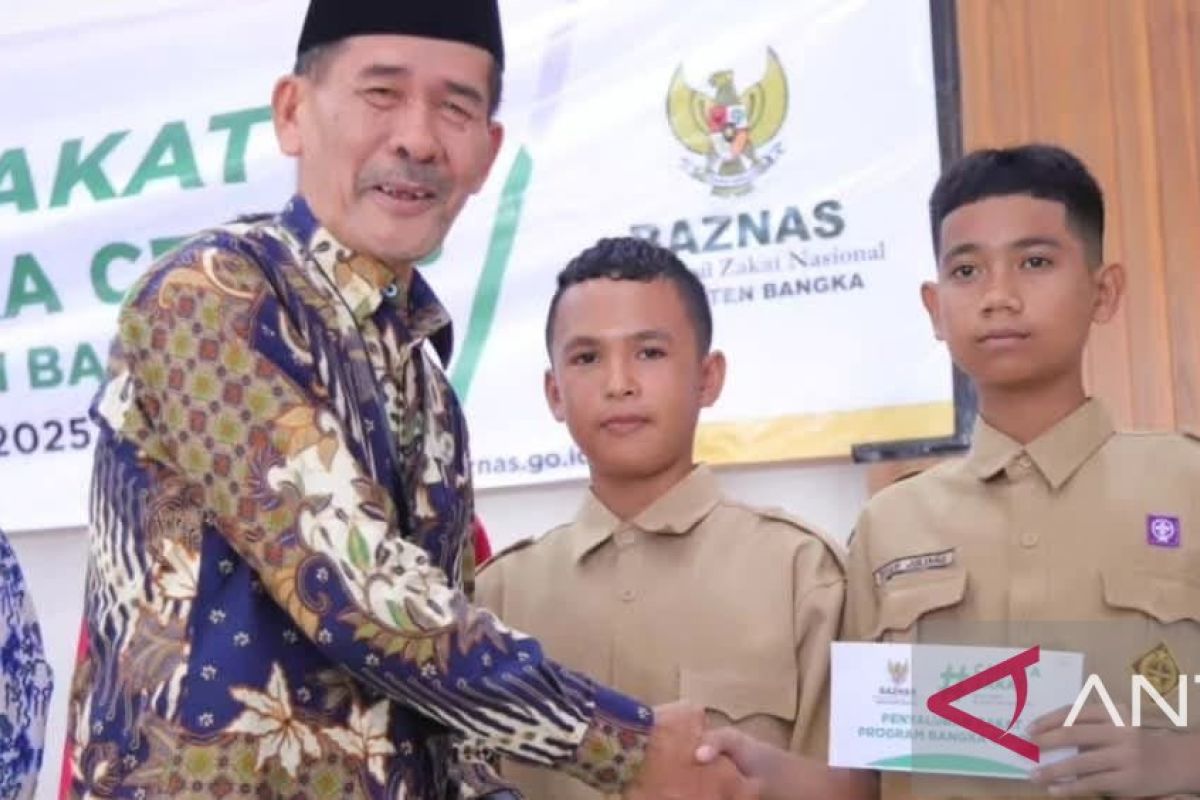 Baznas Bangka salurkan zakat untuk 300 pelajar