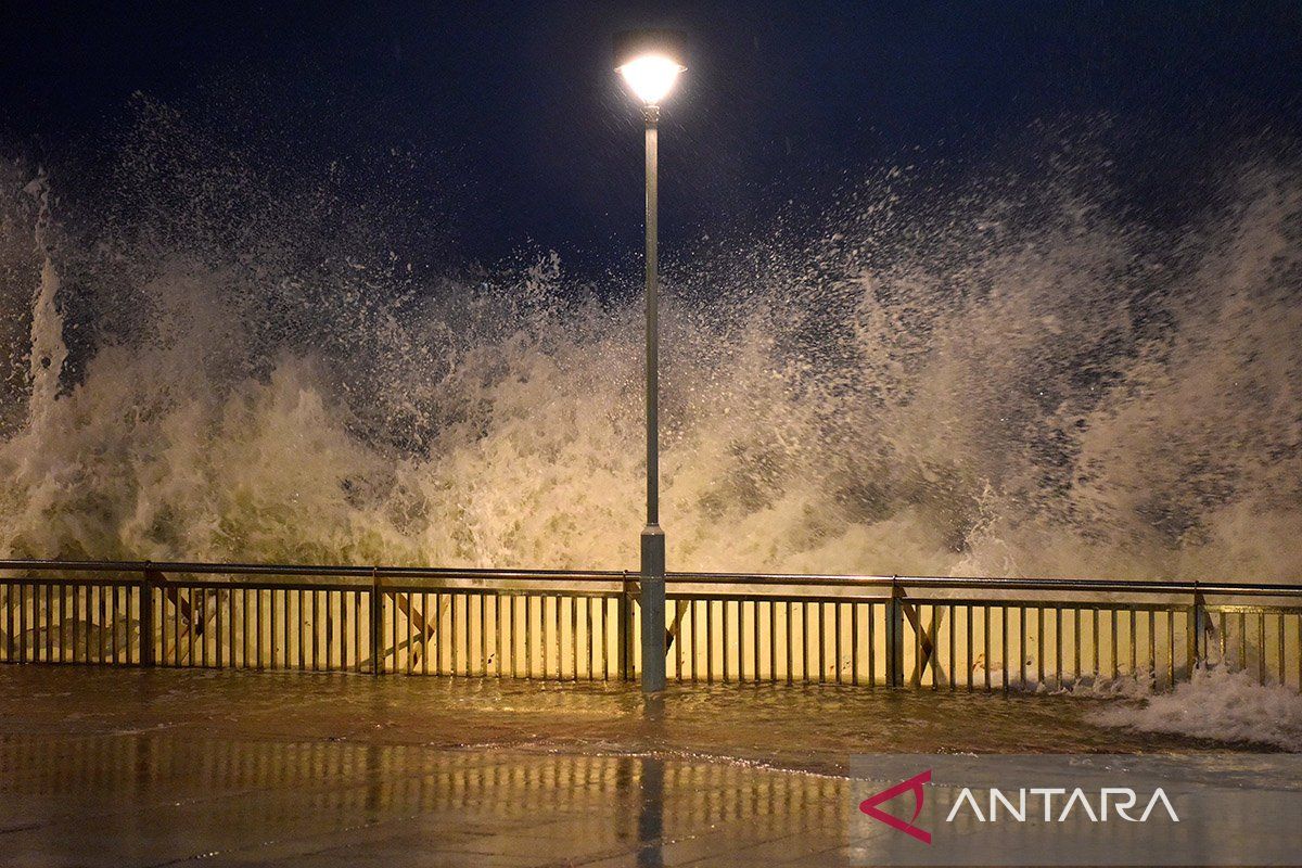 Ribuan warga mengungsi saat Topan Matmo terjang China selatan