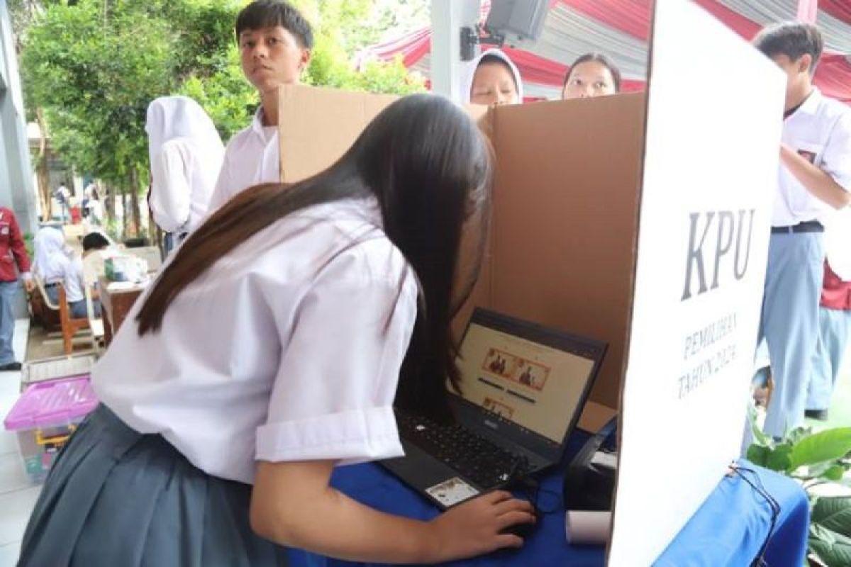KPU apresiasi SMA 12 Tangerang pertama di Banten gunakan e-voting