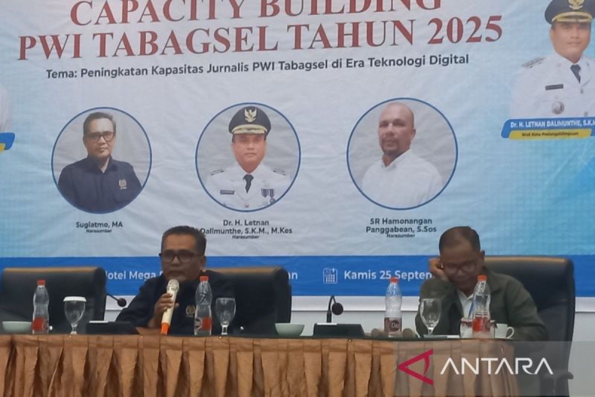 Sugiatmo: Wartawan harus tegaskan perbedaan dengan media sosial