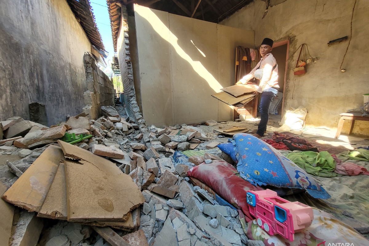 Rumah rusak di Situbondo akibat gempa bertambah menjadi 64 unit