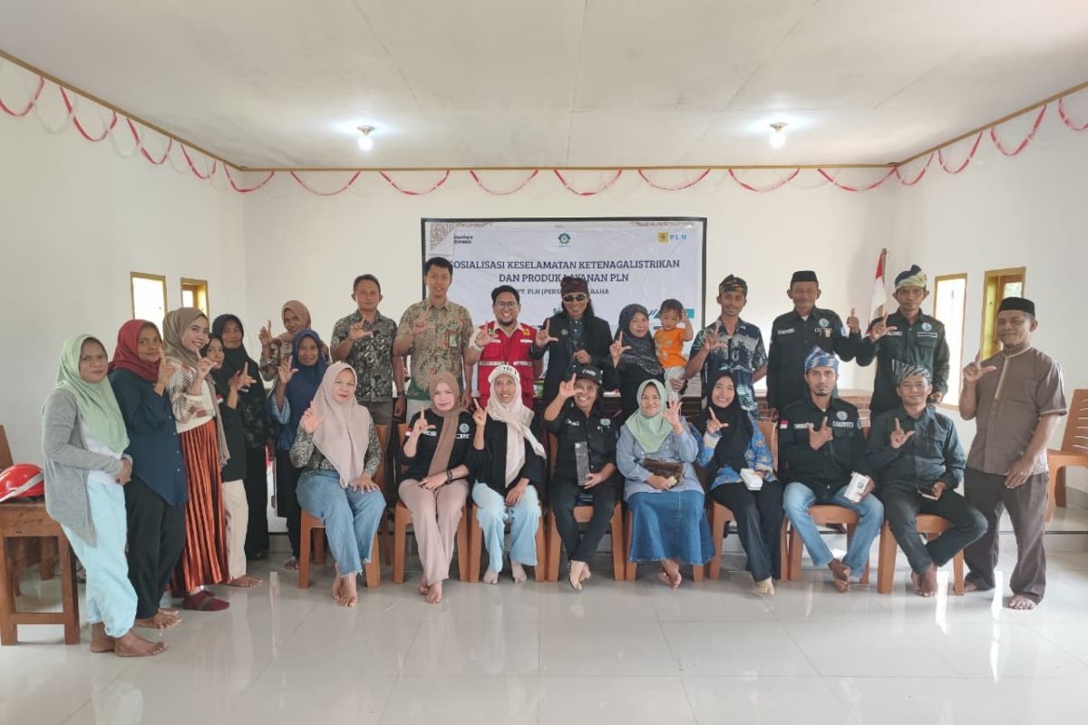 PLN ULP Raha sosialisasi keselamatan ketenagalistrikan di Desa Liangkabori