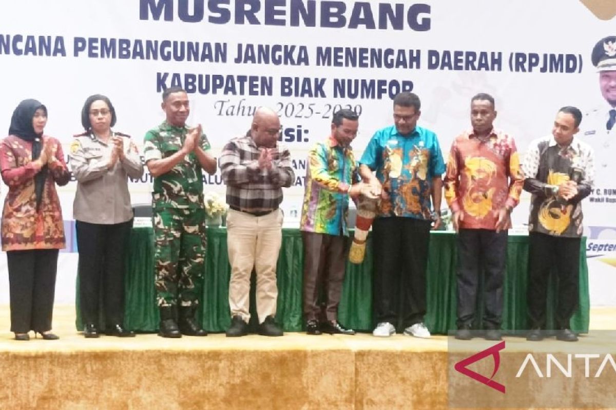 Wabup Biak Numfor minta 13 OPD tingkatkan penerimaan pajak dan retribusi