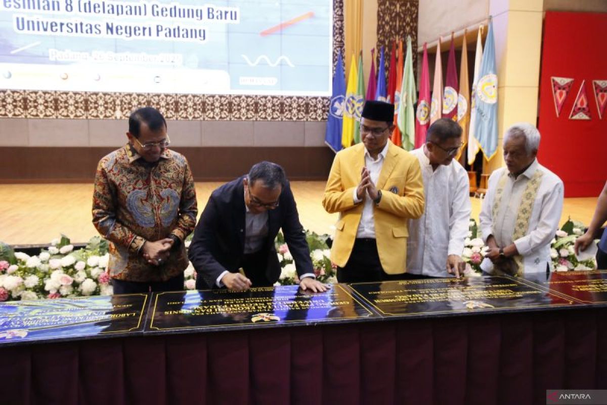 Mendiktisaintek resmikan delapan gedung baru UNP