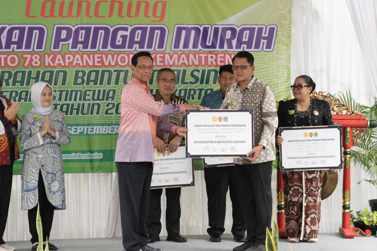 Pemkab Sleman menerima bantuan alsintan dari Pemda DIY dan Bapanas