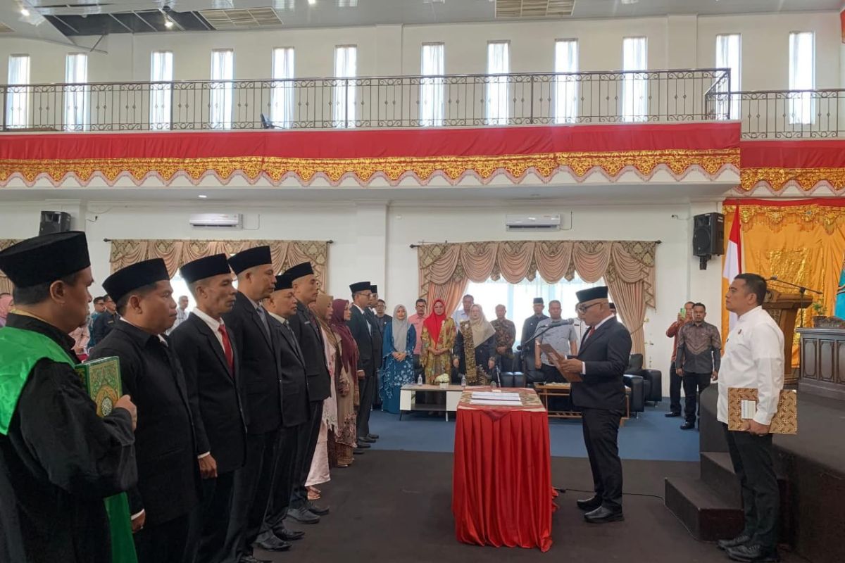 Bupati Pasbar lantik 10 pejabat, Yulianto: Lahirkan inovasi, tingkatkan kerja sama dan berakhlak