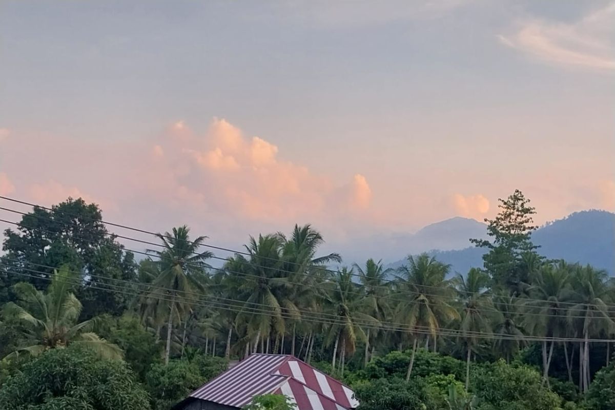 PGA sebut puncak Gunung Dukono di Halmahera Utara tertutup kabut