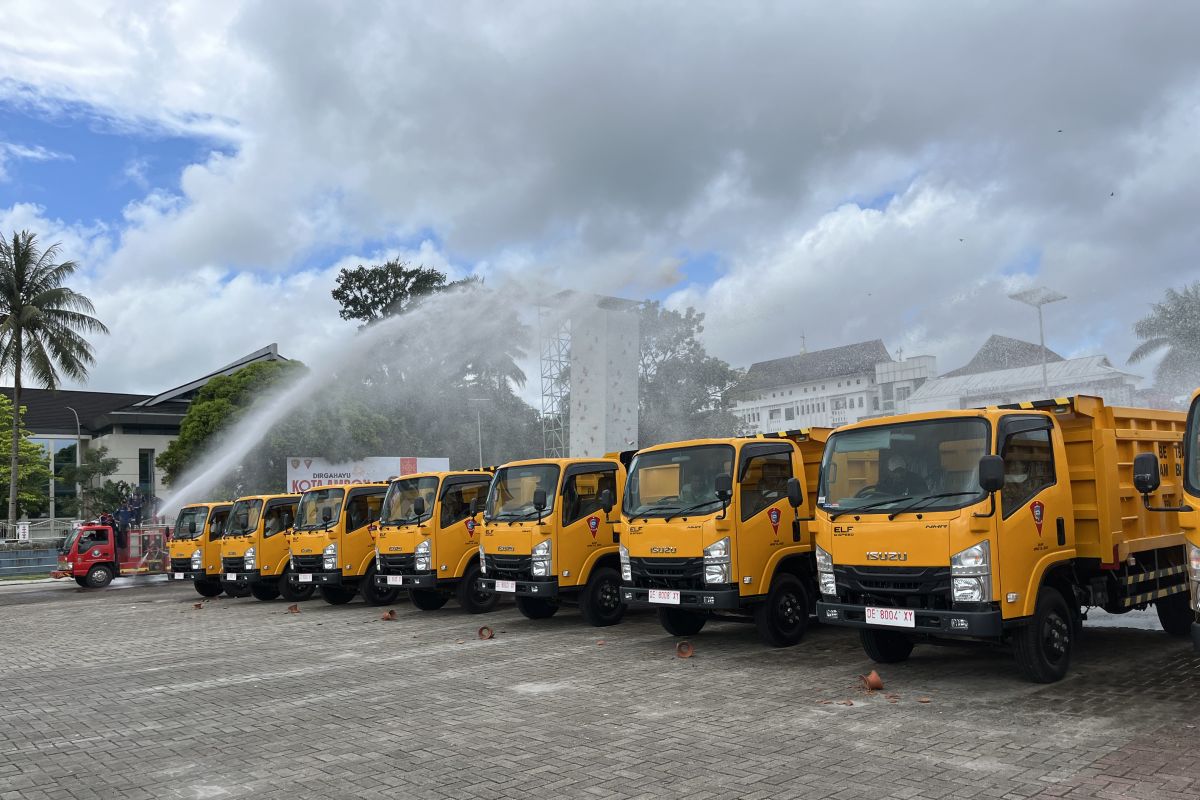 Pemkot Ambon gunakan sembilan truk angkut sampah perkuat layanan kebersihan
