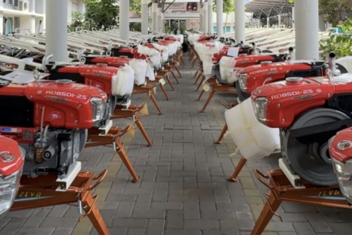 Bantul terima bantuan alat pertanian berupa 25 traktor dari Kementan