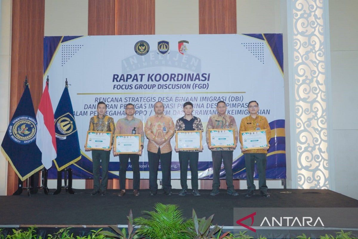 Kantor Imigrasi Dumai Raih Penghargaan Desa Binaan dan Pembina Desa