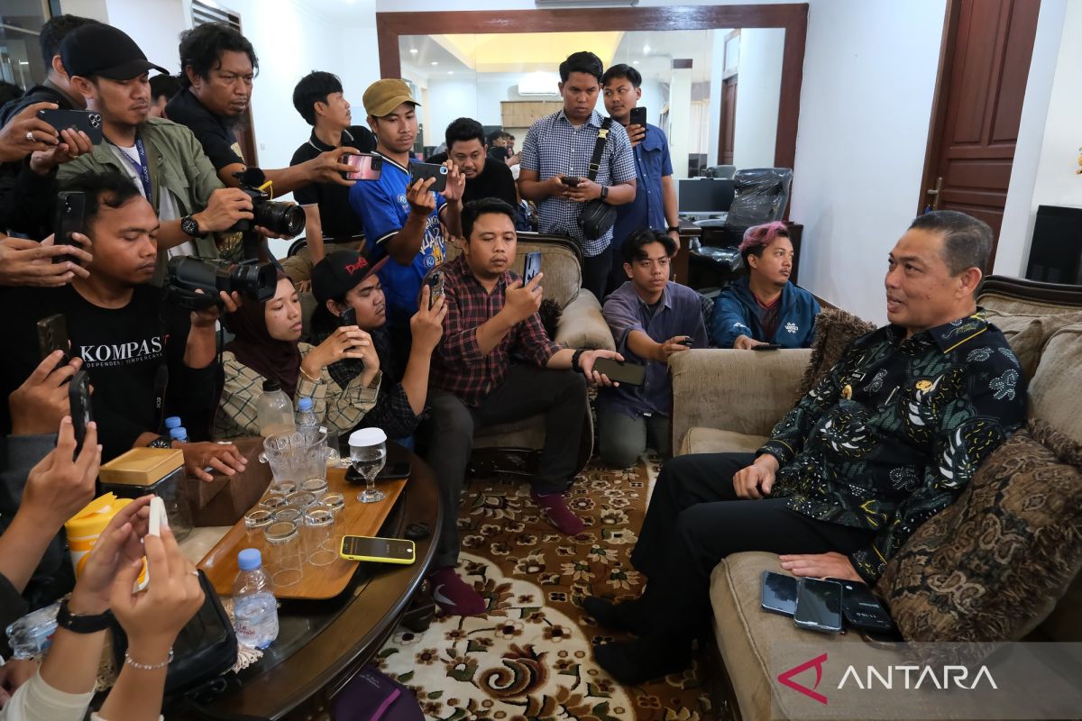 KPK sita sejumlah barang bukti dari rumah pribadi Gubernur Kalimantan Barat Ria Norsan