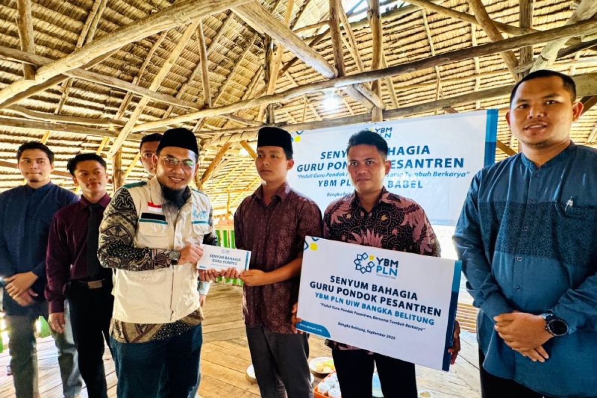 YBM PLN Babel salurkan bantuan perbaikan ruang belajar ponpes terdampak puting beliung