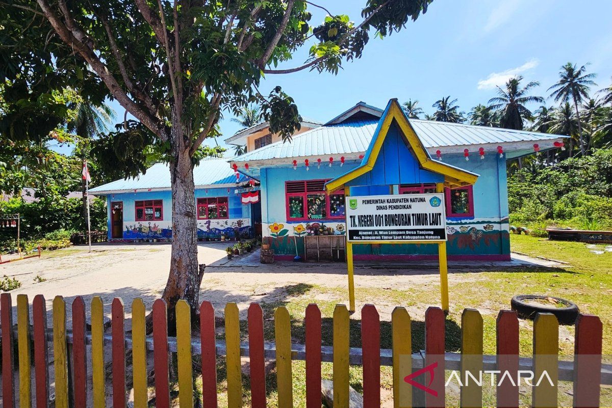 Pemkab Natuna serahkan bantuan  permainan edukatif untuk sekolah TK