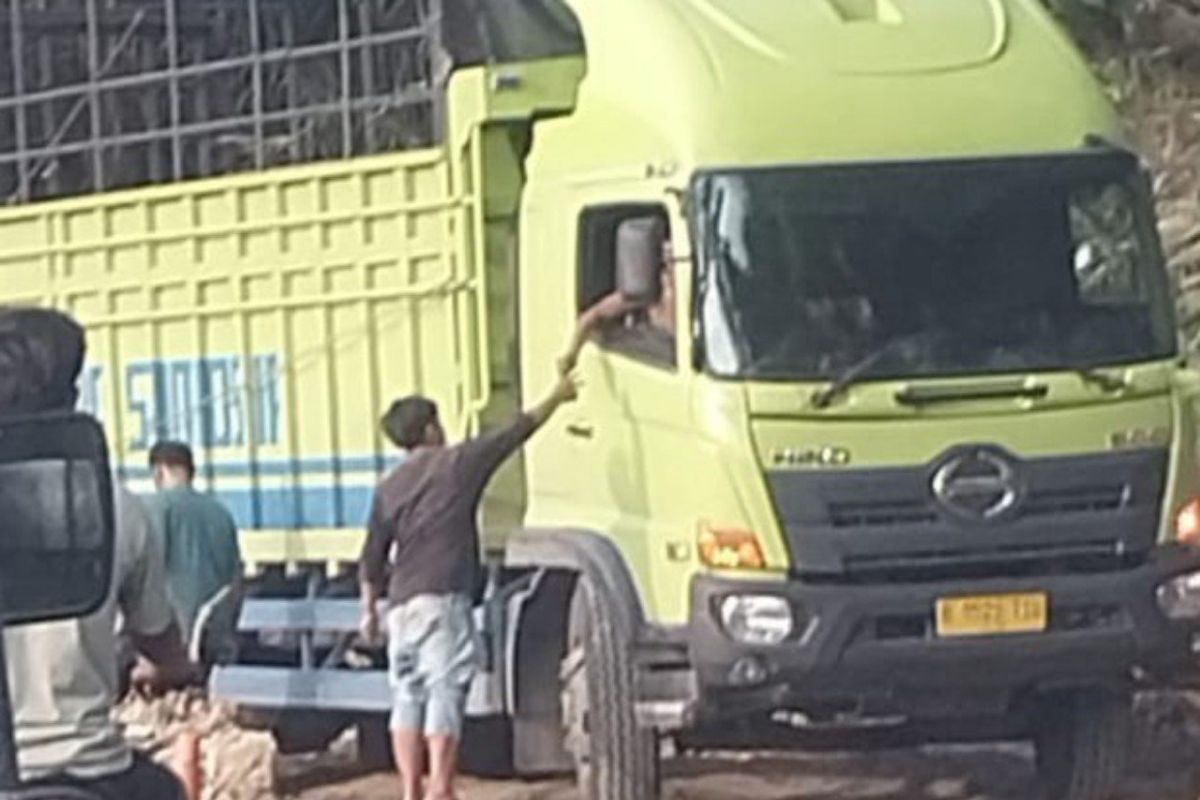 Truk Berat masih nekat melintas Batu Jomba meski ada larangan