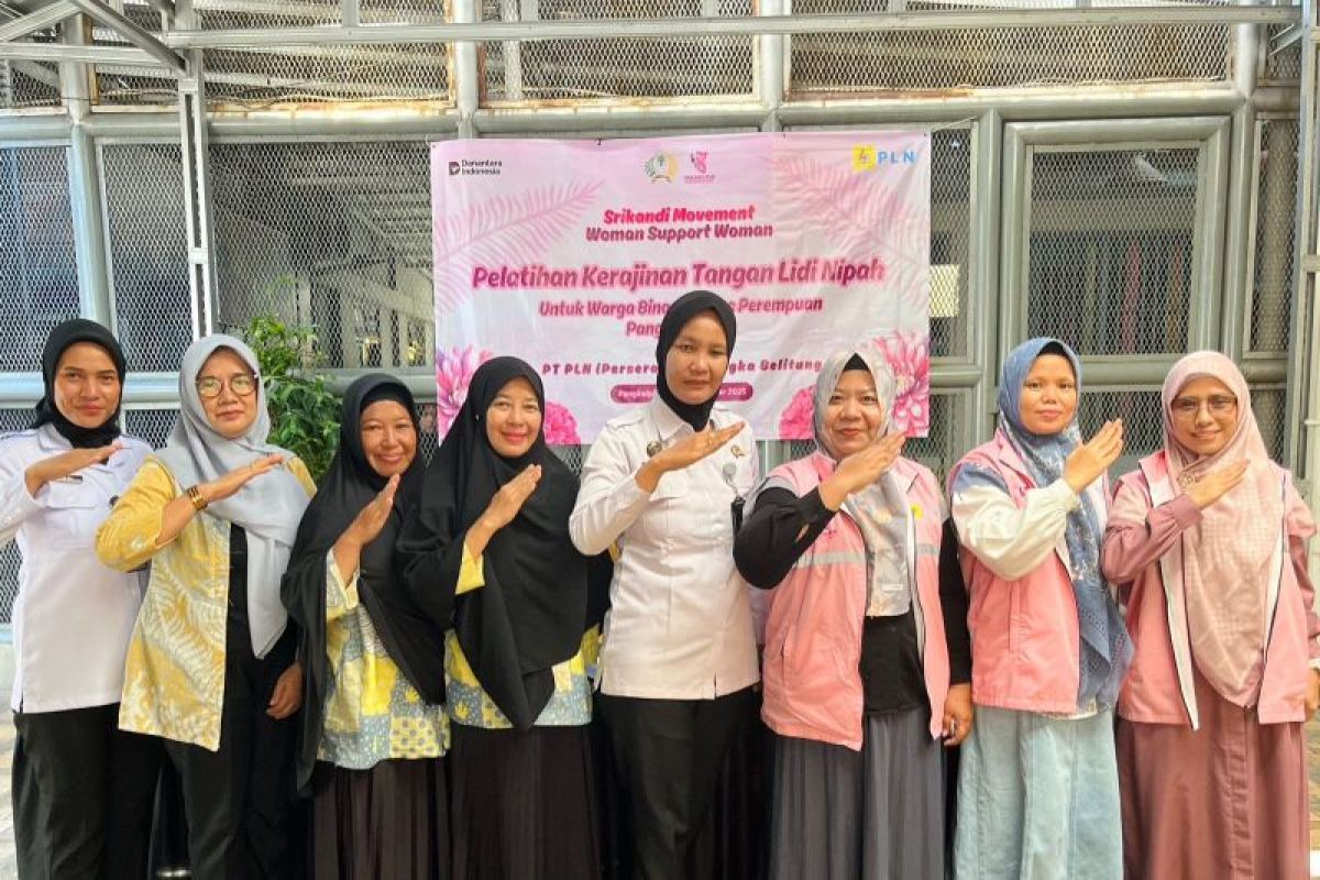 Srikandi PLN Babel-Lapas Perempuan Pangkalpinang latih warga binaan kerajinan lidi nipah