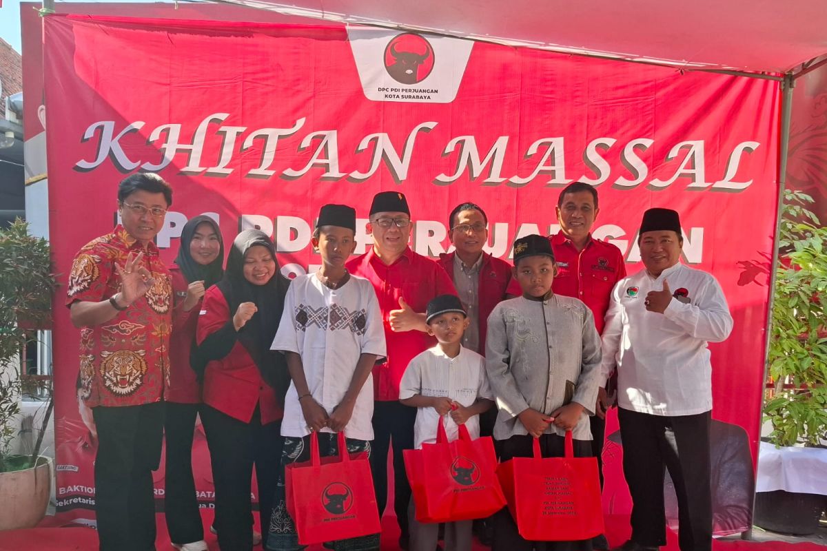 Puluhan anak ikuti khitan massal PDIP Surabaya