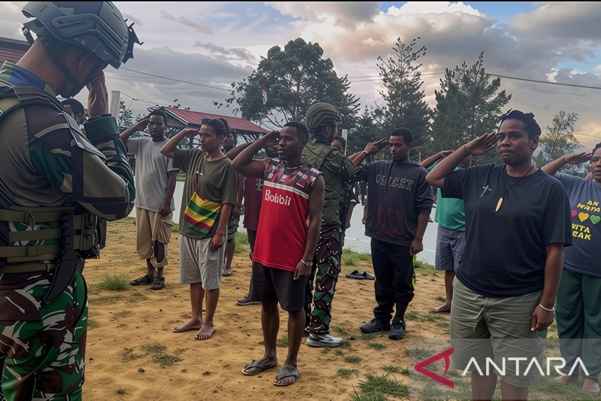 Satgas Yonif 521/DY latih pemuda Jayawijaya peraturan baris-berbaris