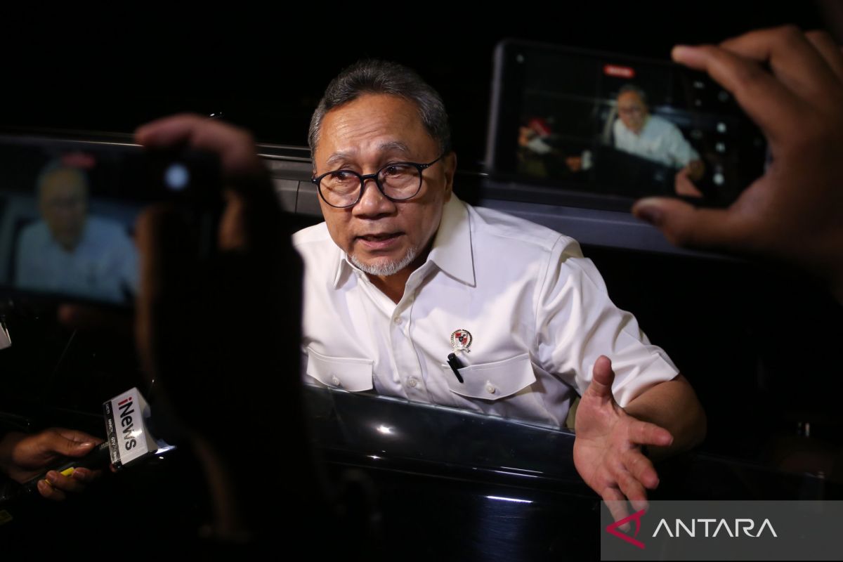 Bahas MBG, pangan dan migas, Prabowo rapat 3 jam dengan menteri-menteri terkait