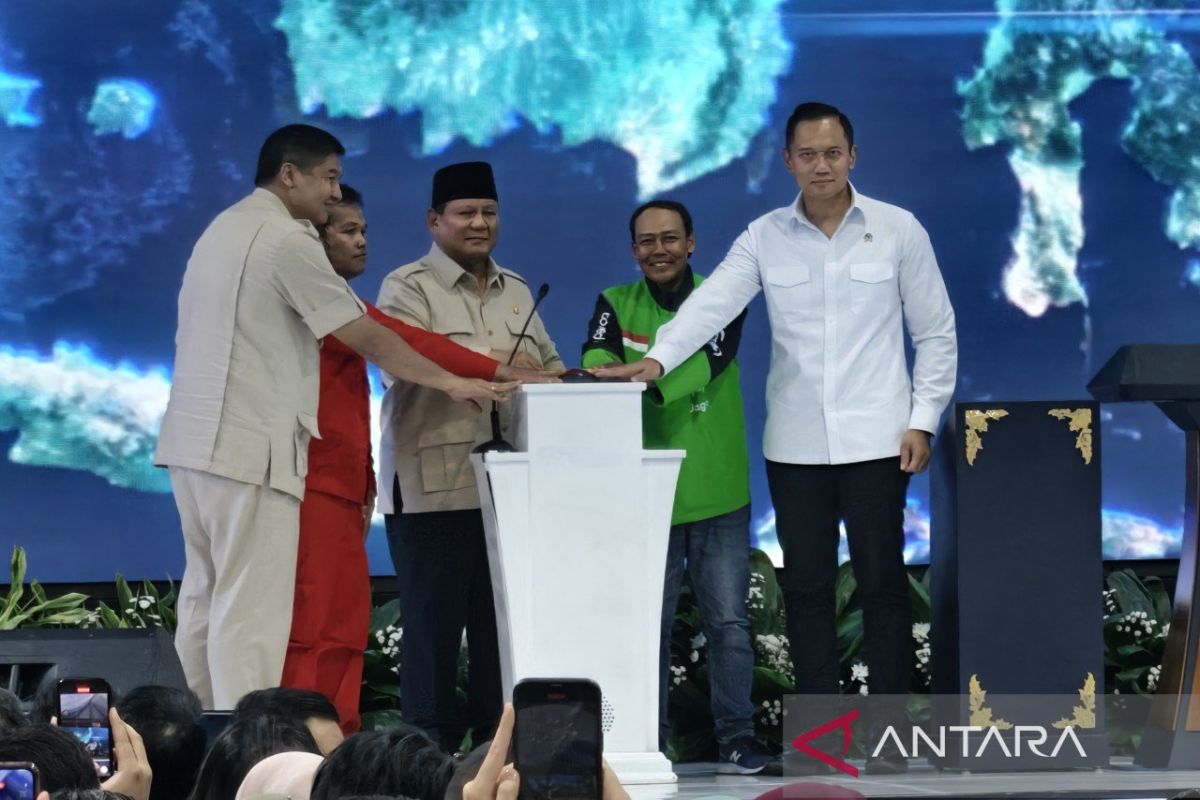 Tekan sirene, Prabowo resmikan akad massal 26 ribu rumah subsidi