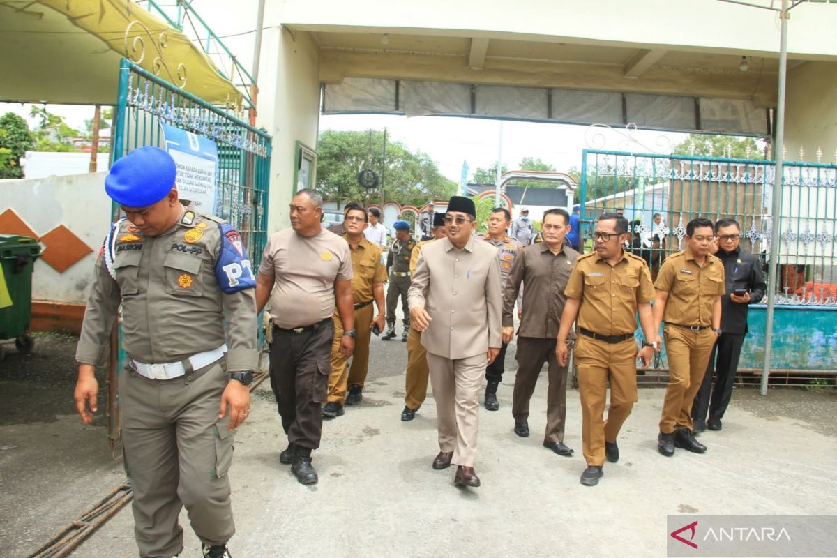 Bupati Anwar Sadat tinjau persiapan Haul Akbar Syekh Abdul Qadir Al-Jailani