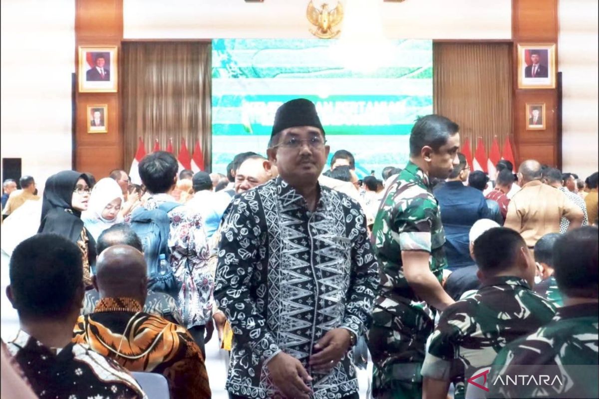 Bupati Tanjabbar hadiri rakor hilirisasi kelapa dalam bersama Menteri Pertanian RI