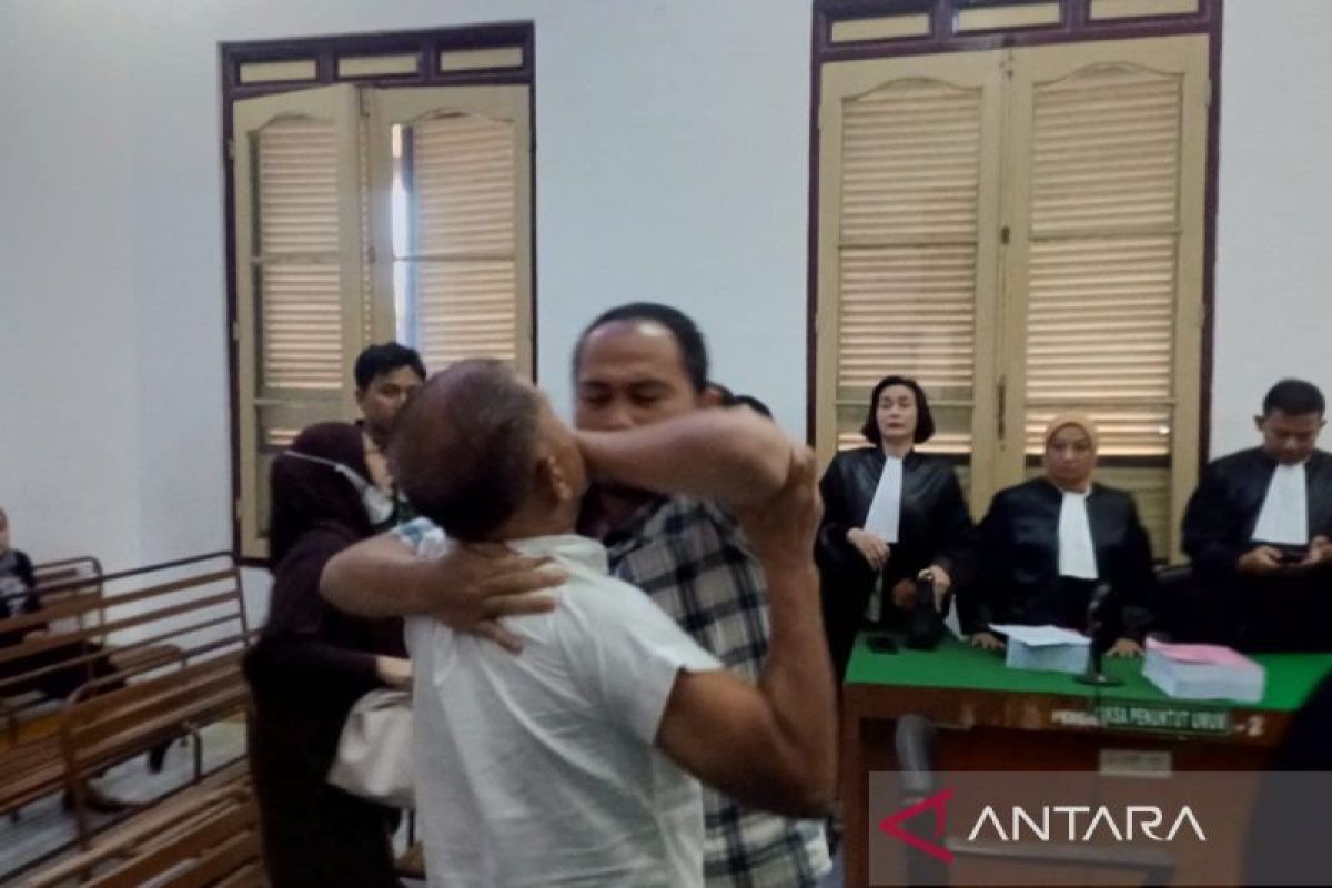 Sidang pembacaan tuntutan eks anggota Ditreskrimsus Polda Sumut diwarnai protes keluarga