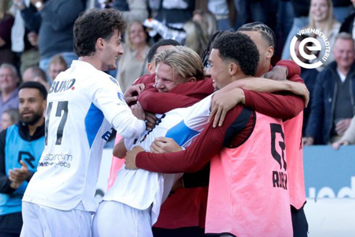 Klub Dean James Go Ahead Eagles kalah 2-4 dari Telstar