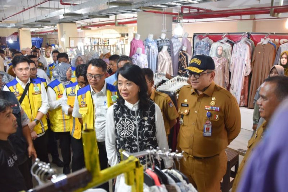 Wamen Pekerjaan Umum tinjau Pasar Raya Padang Fase VII