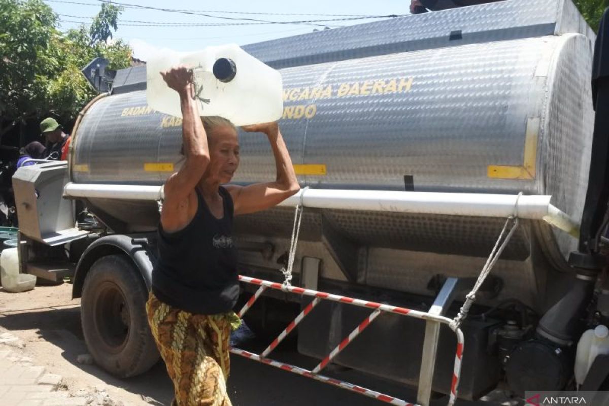 BPBD Situbondo distribusikan air bersih ke wilayah kekeringan
