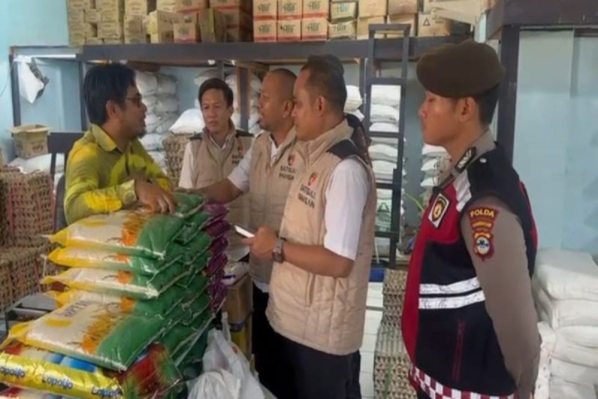 Polda Kalsel pantau stabilitas harga bapokting di Pasar Antasari