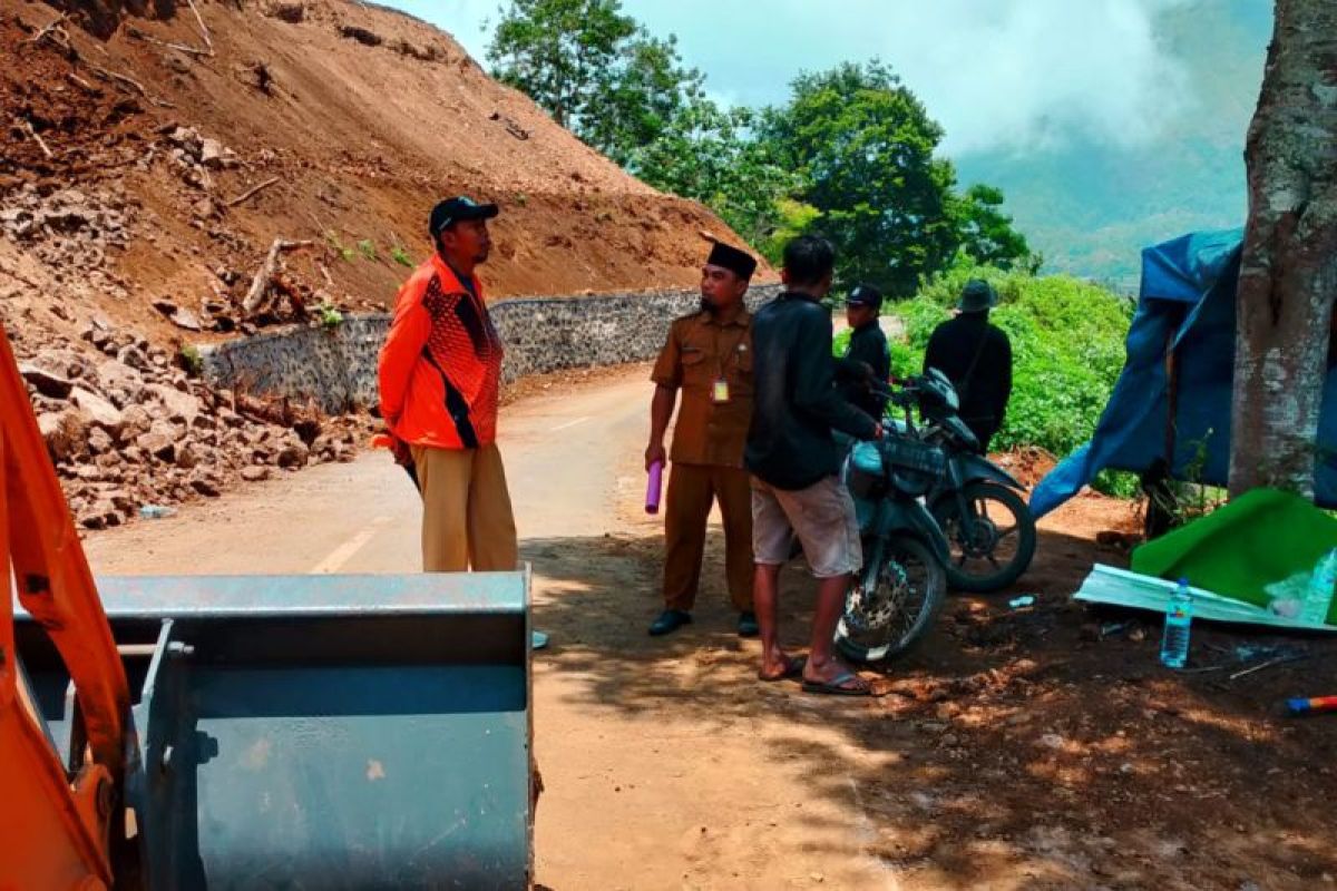 Warga Sembalun Lotim protes terjadi pengerukan bukit oleh investor