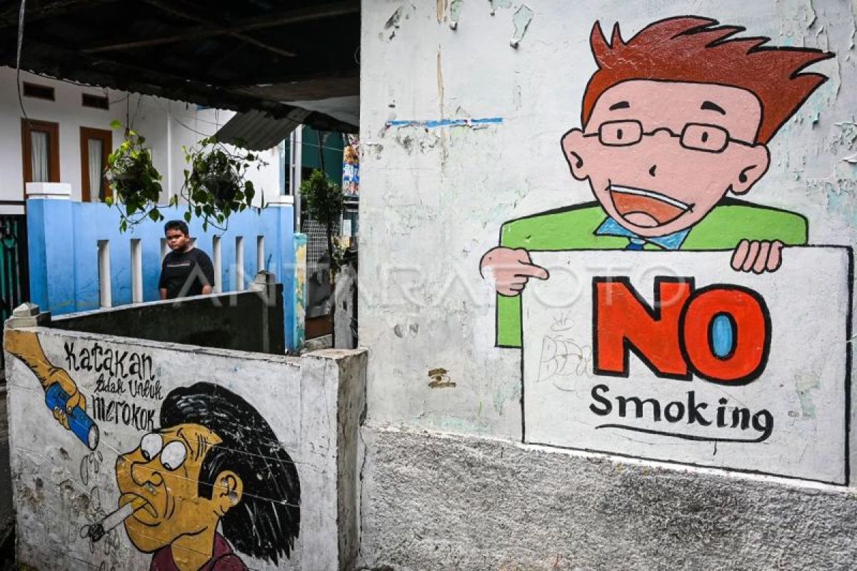 Jakarta traders reject draft bylaw on smoke-free zones