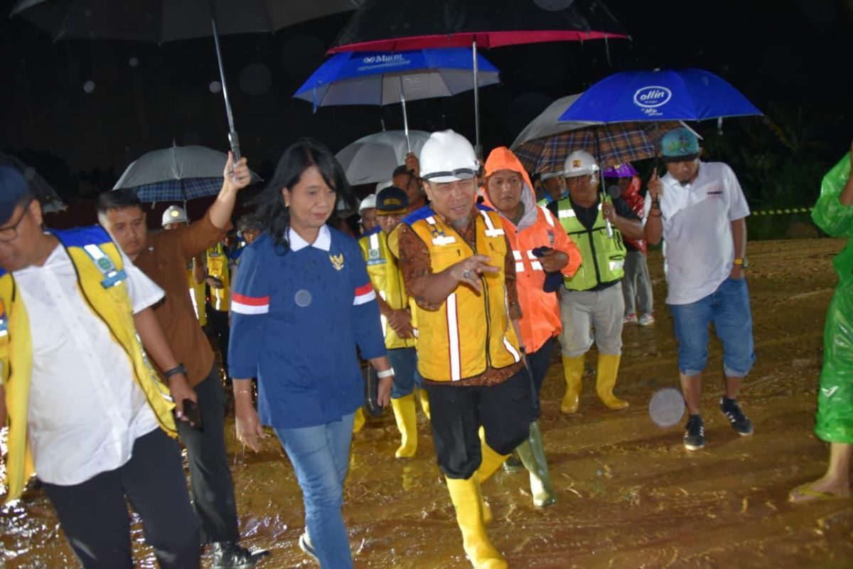 Wawako Maigus Nasir dampingi Wamen Pekerjaan Umum tinjau proyek normalisasi Sungai Batang Kandis