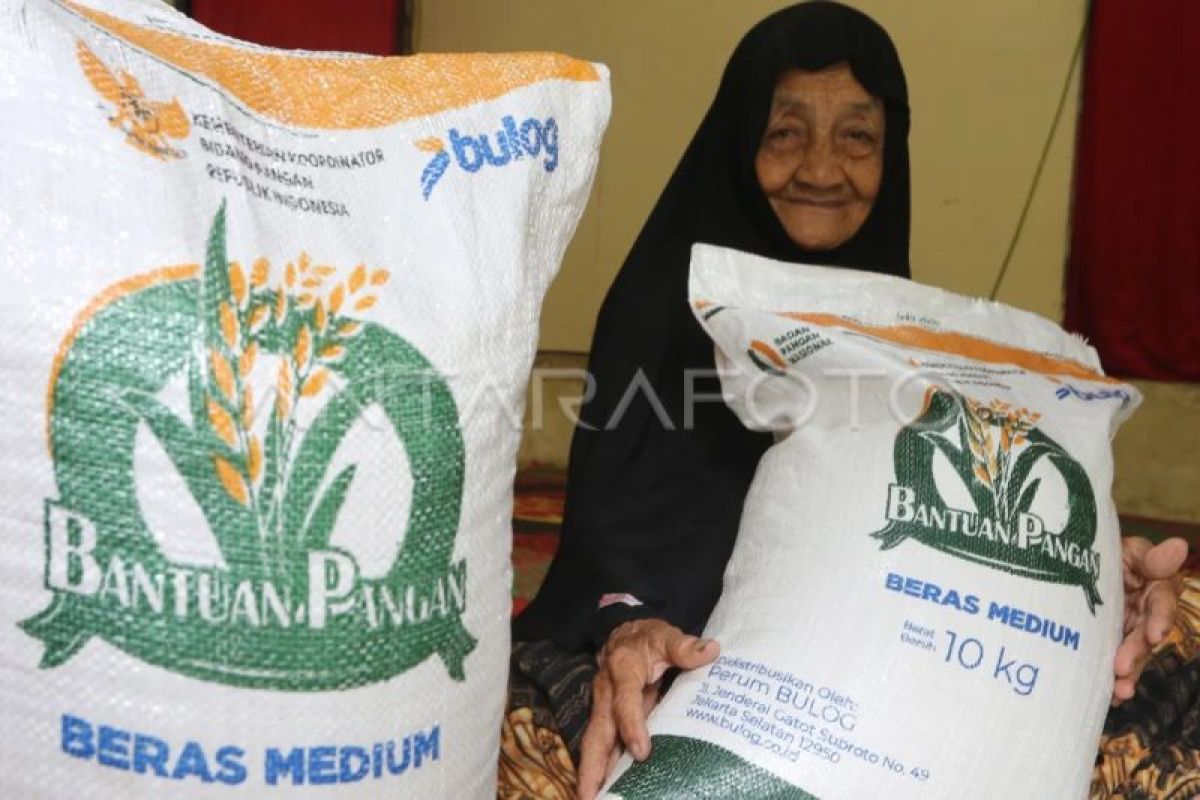 Bapanas memastikan bantuan pangan beras Bulog layak konsumsi