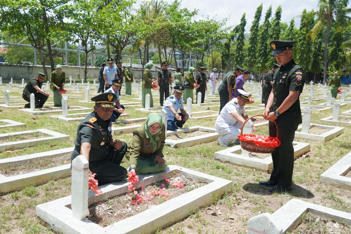 Panglima TNI mengutus Danrem 161/WS ziarah ke TMP Seroja, Dili