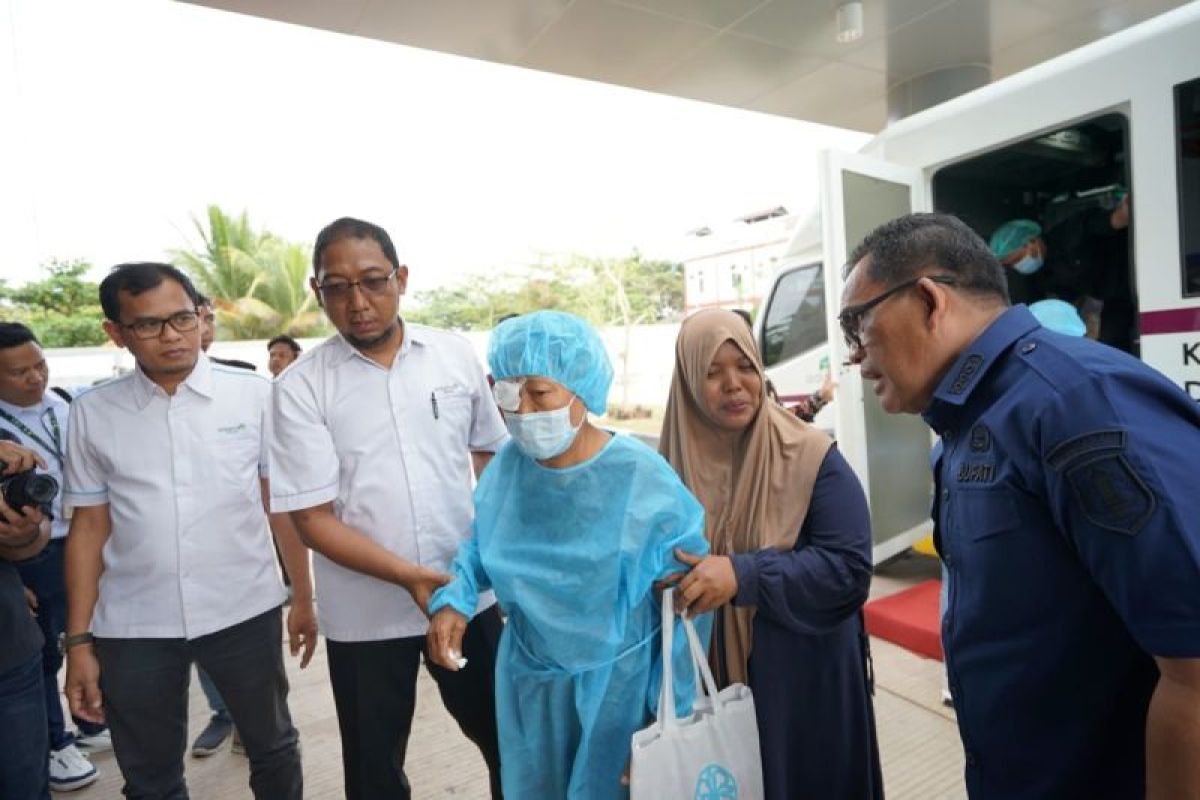 Kalsel kemarin dari operasi katarak hingga gerobak dagang